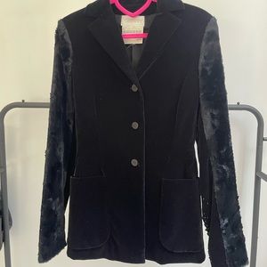 Vintage Genny blazer great condition. It’s original price is $880